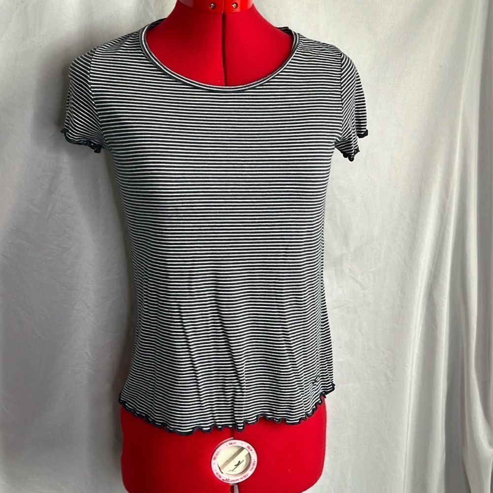 Manguun short sleeve ruffled hem t shirt